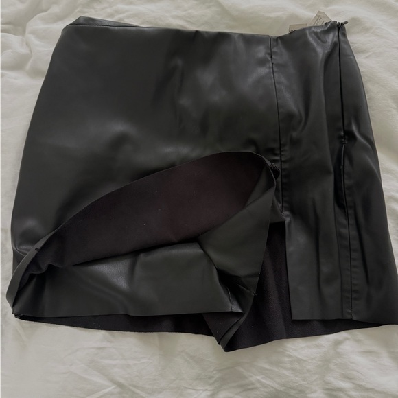 Zara Vegan Leather Mini Skort / Skirt with Shorts - Black - Size XL - Picture 3 of 5